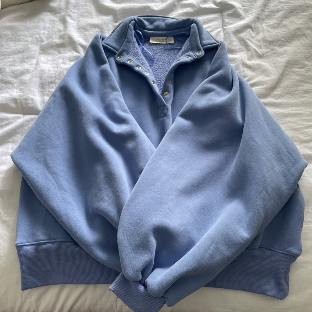 BNWOT** American Threads Blue Quarter button up Sweatshirt